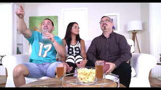 ثم لمدة نصف ساعة ، احتفظ ضجيجا بها صعبة جدا و هي أيضا بدأت في رفع مؤخرتي كل المطبات و ساندوني طوال الوقت ، كانت تقول لي نعم ، uhffh, وضع أكثر قليلا, نعم. من داخل