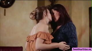 Heura Wolfe s&#039;estén a les seves cames Magdalena StMichaels llepa deixar el seu cony