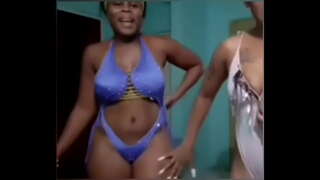 (NN) Aime les courbes et les accents