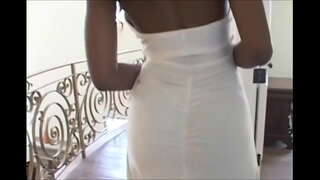 Naomi obter a súa aparvado busted