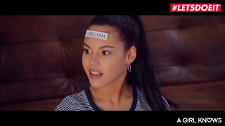 #LETSDOEIT - Sicilia Model, Apolonia și Katana - ASIAN TEEN ÎNCEARCĂ LESBIENE SEX CU EA cele mai bune PRIETENE