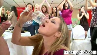 Майрам Танцующего Көп Мүчөсү