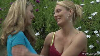 Сиська толаша кугу лесбийский